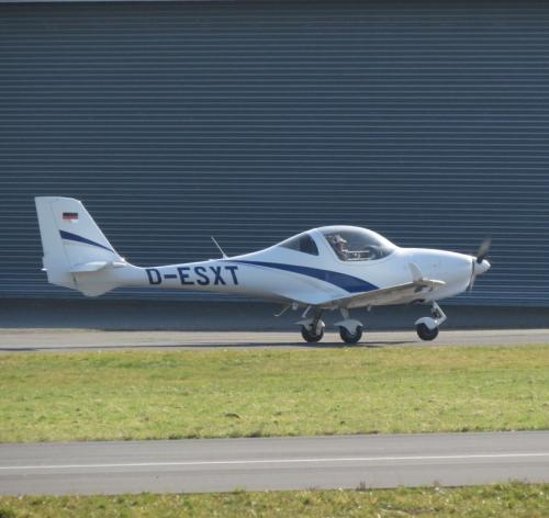 SmallAircraft-D-ESXT-06