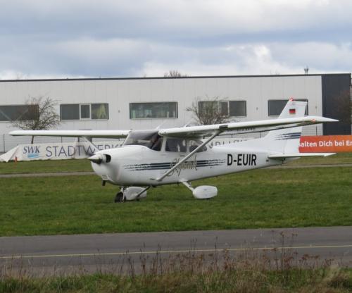 SmallAircraft-D-EUIR-04