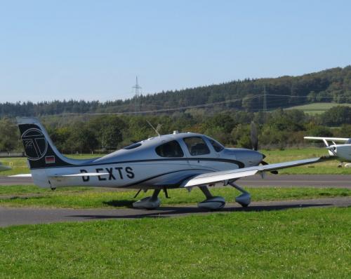 SmallAircraft-D-EXTS-01