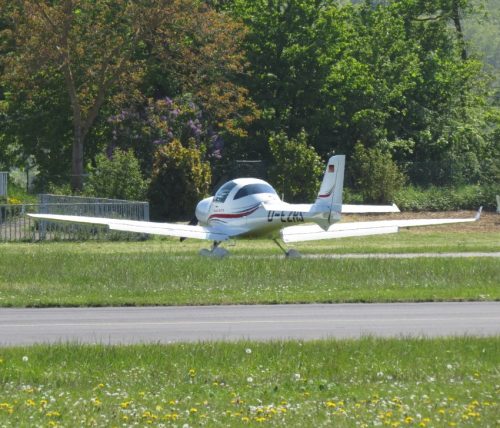 SmallAircraft-D-EZHS-01