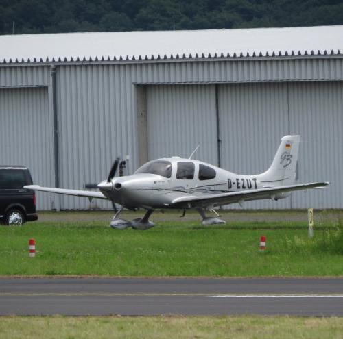 SmallAircraft-D-EZUT-02