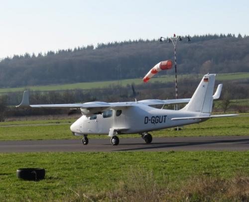 SmallAircraft-D-GGUT-03