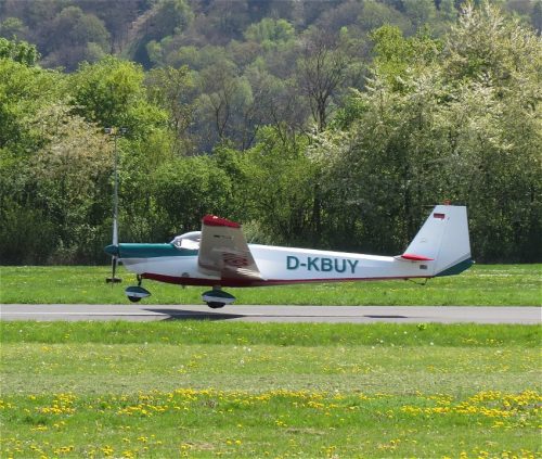 SmallAircraft-D-KBUY-01