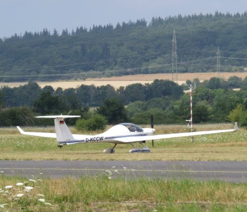 SmallAircraft-D-KCCW-03