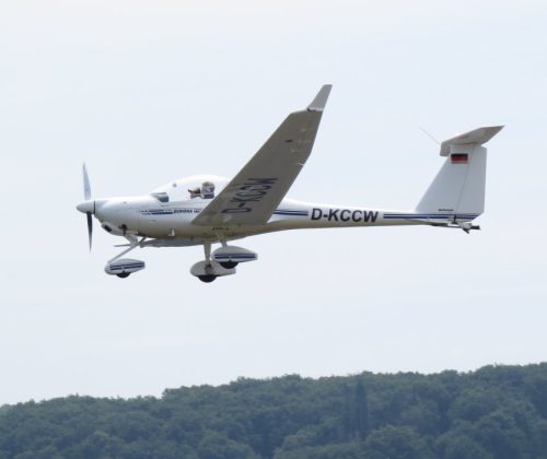 SmallAircraft-D-KCCW-04