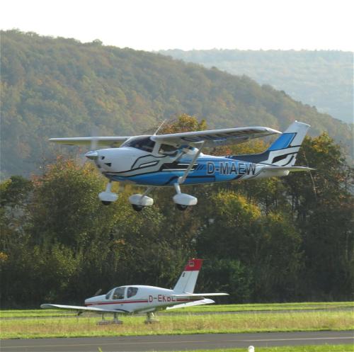 SmallAircraft-D-MAEW-04