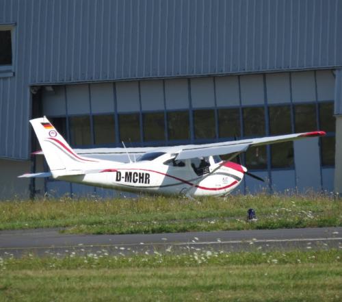 SmallAircraft-D-MCHR-01