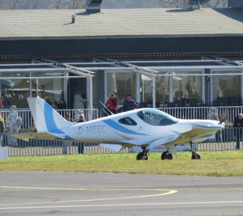 SmallAircraft-D-MEEC-04
