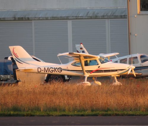 SmallAircraft-D-MGKG-02