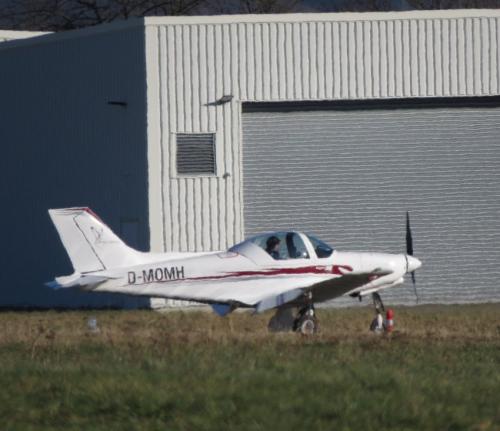 SmallAircraft-D-MOMH-02