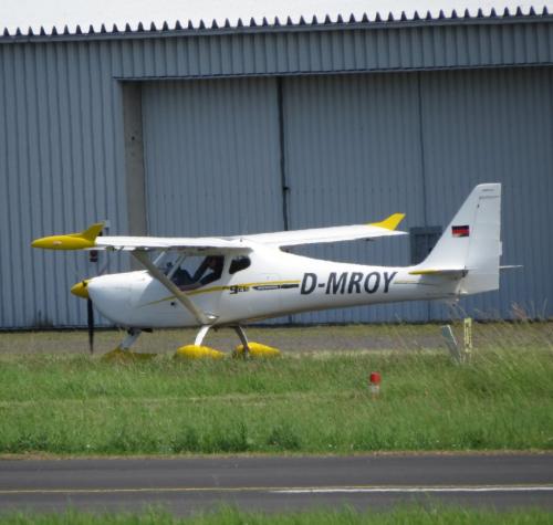 SmallAircraft-D-MROY-02