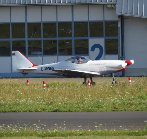 SmallAircraft-D-MWEG-02