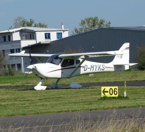 SmallAircraft-D-MYKS-02