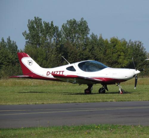 SmallAircraft-D-MZTT-02