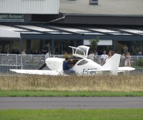 SmallAircraft-F-PSUZ-02