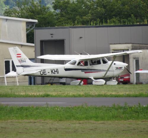 SmallAircraft-OE-KHI-01