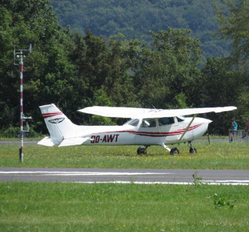 SmallAircraft-OO-AWT-01