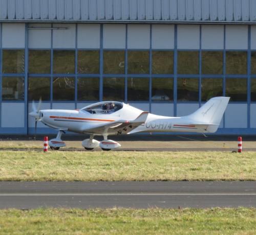 SmallAircraft-OO-H74-04