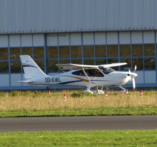 SmallAircraft-OO-KWL-02