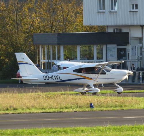 SmallAircraft-OO-KWL-03