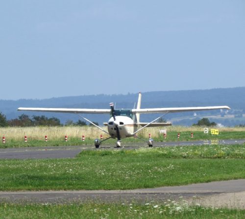 SmallAircraft-OO-SHE-01
