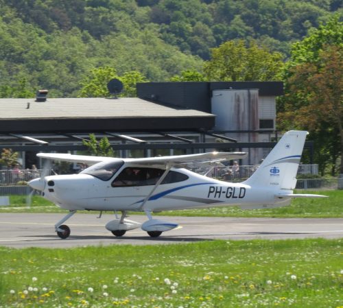 SmallAircraft-PH-GLD-08