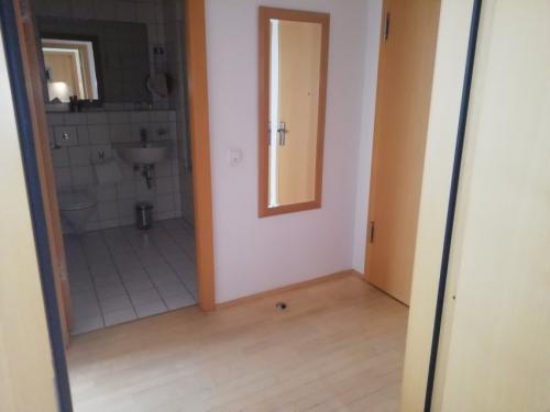 2020-TheDoormanDieWelleFRA-09